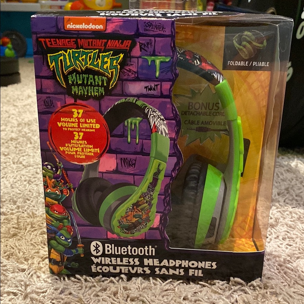 Nickelodeon Green and Black Wireless Headphones